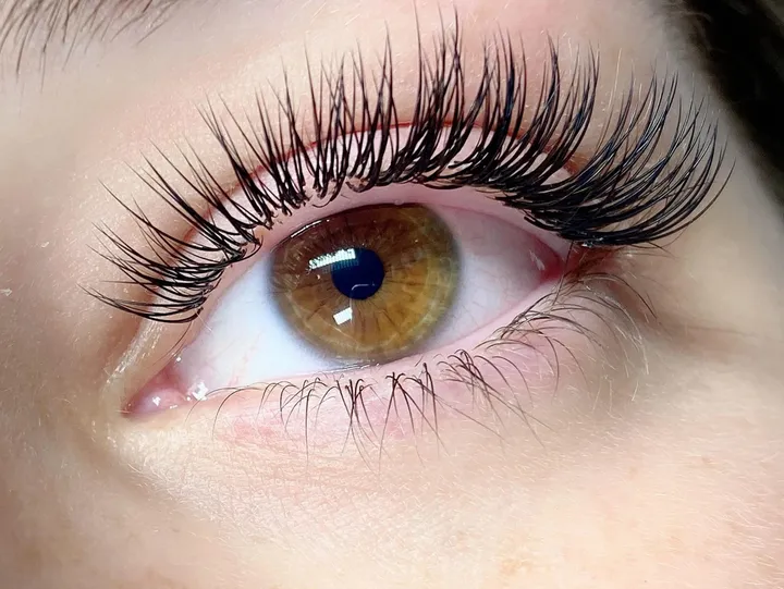 Eyelash extension classic in Bourbonnais
