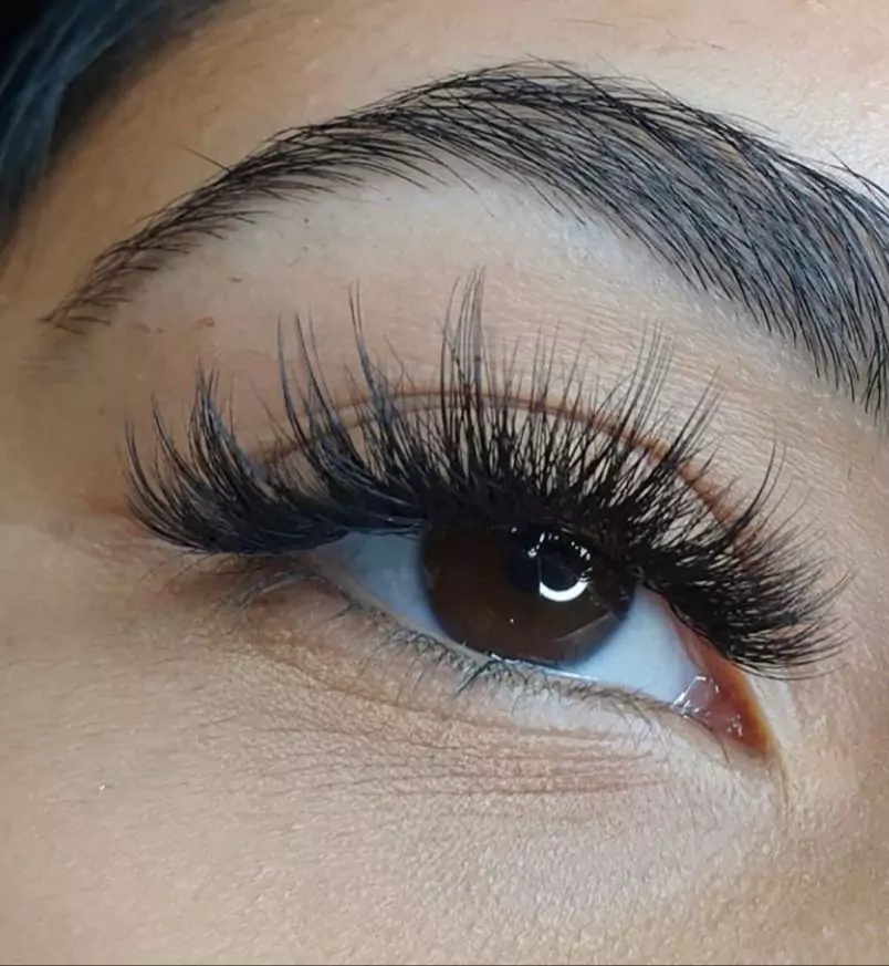 Eyelash extension hybrid in Bourbonnais