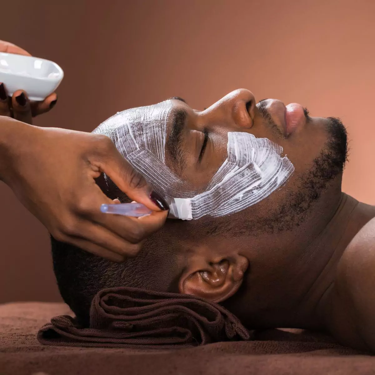 Personalized facial treatment in Bourbonnais