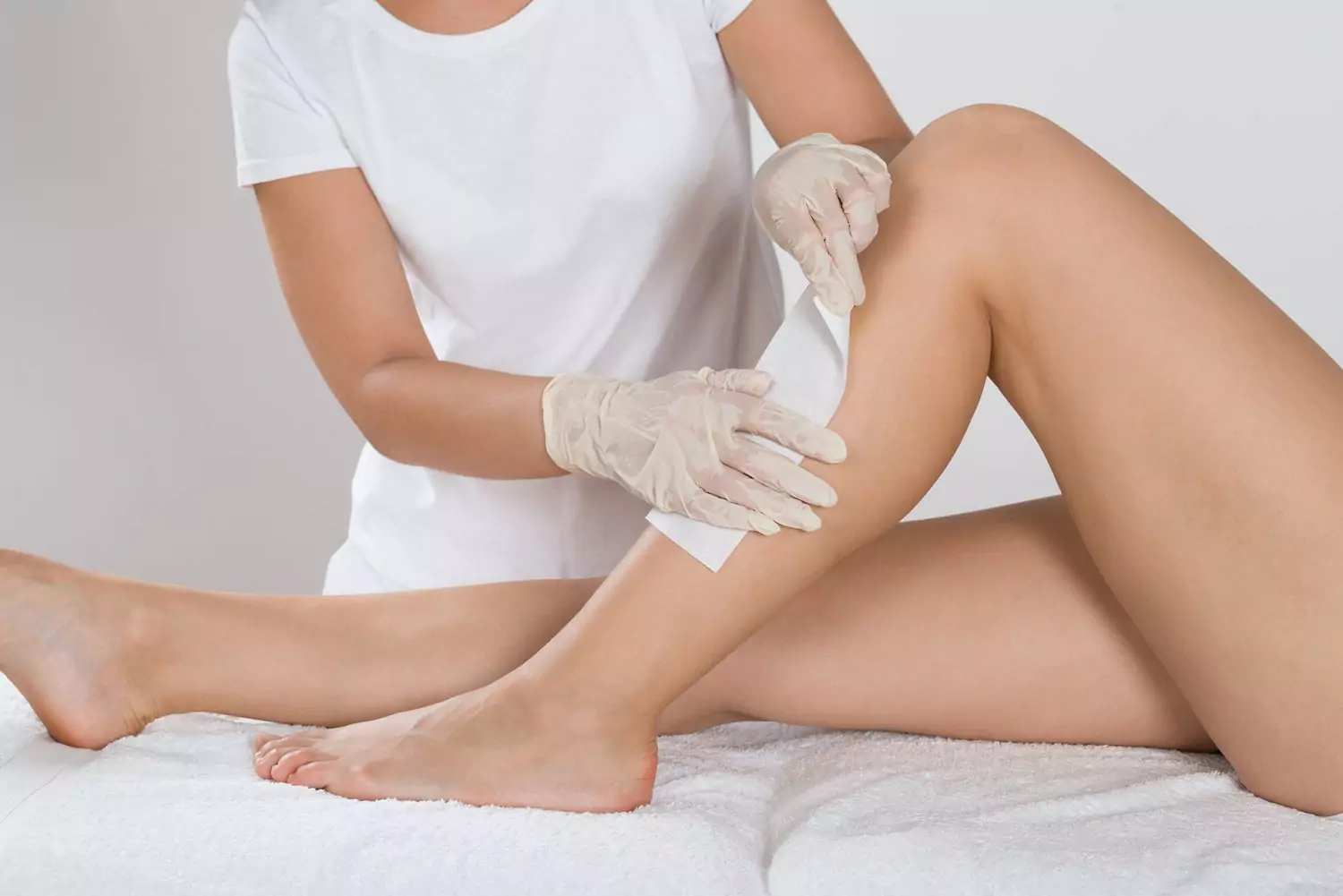 Full Legs Waxing in Bourbonnais