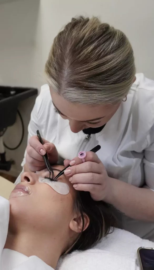 Mari completing lash extensions on a client in Bourbonnais