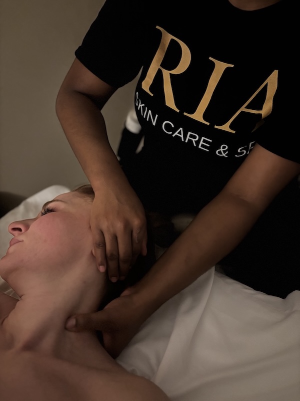 A person getting a massage in Bourbonnais, IL